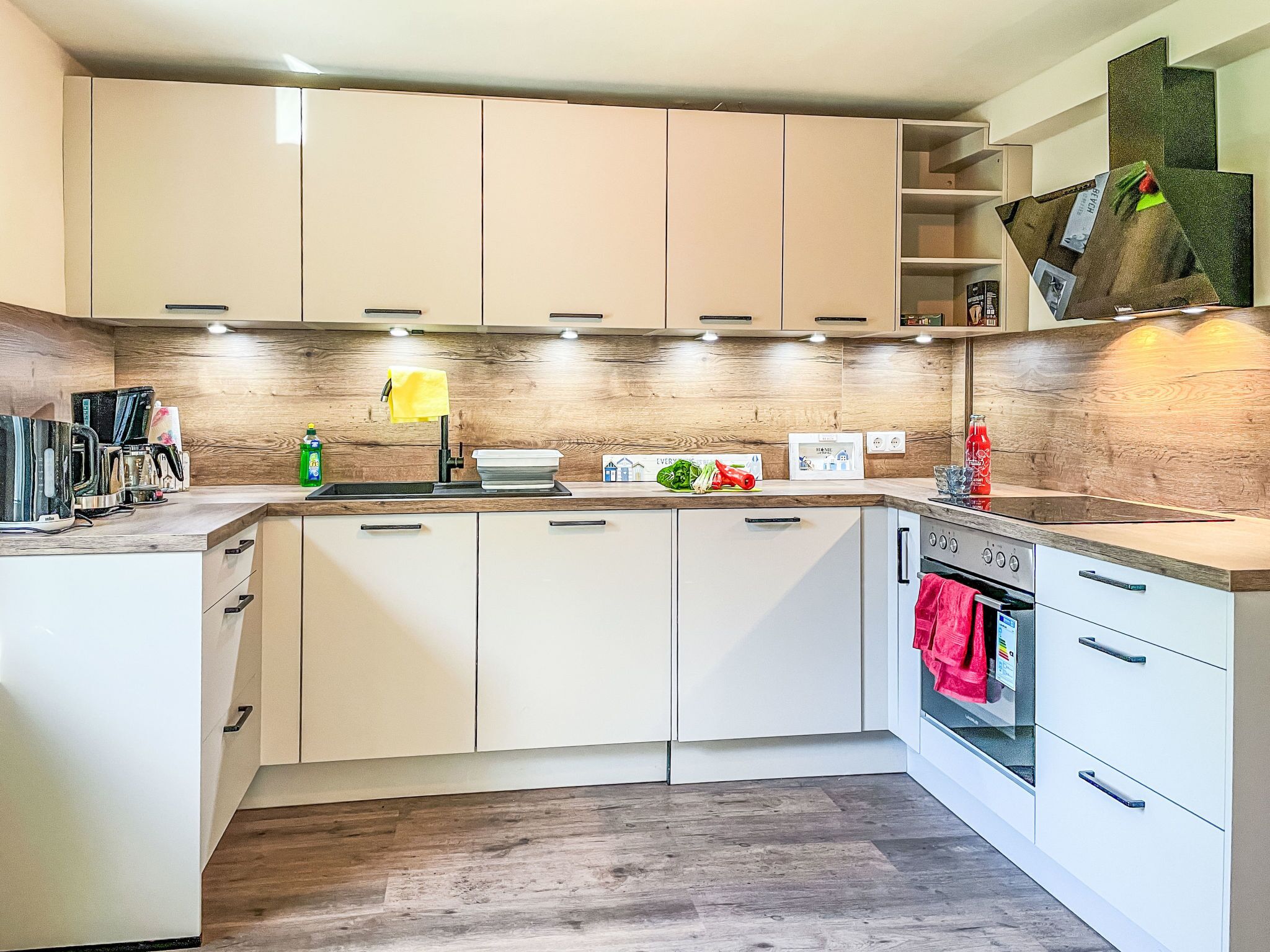 Fridge, oven, dishwasher, cookware/dishes/utensils