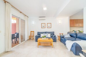 Living area - JOUVACATIONS VILLA FRESER 3 (Empuriabrava)