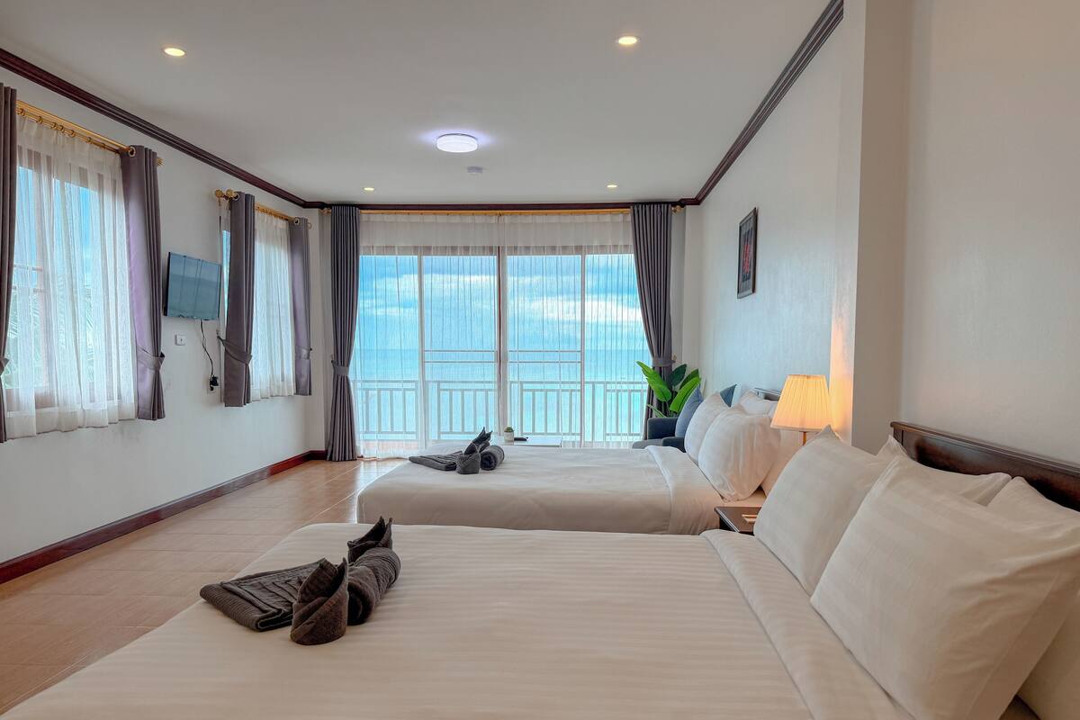Seaview Grand Double | Hypo-allergenic bedding available, minibar, in-room safe, desk