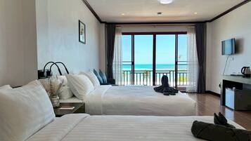 Seaview Comfort Family 3 Pax | Hypo-allergenic bedding, minibar, in-room safe, desk