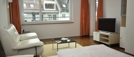 Schreibtisch, Bügeleisen/Bügelbrett, WLAN, Bettwäsche