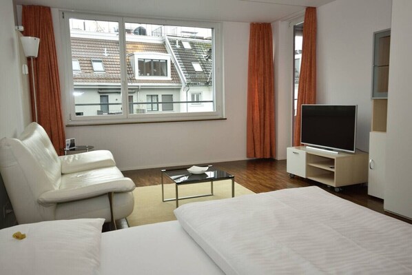 Schreibtisch, Bügeleisen/Bügelbrett, WLAN, Bettwäsche