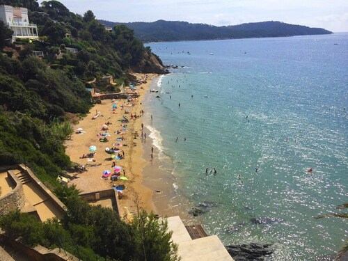 Apartment 'Sylvabelle' with Sea View, Shared Pool and Private Terrace