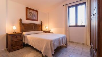 House | 2 bedrooms, individually furnished, bed sheets