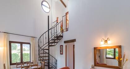 Charming Andalusia Holiday Home for 6