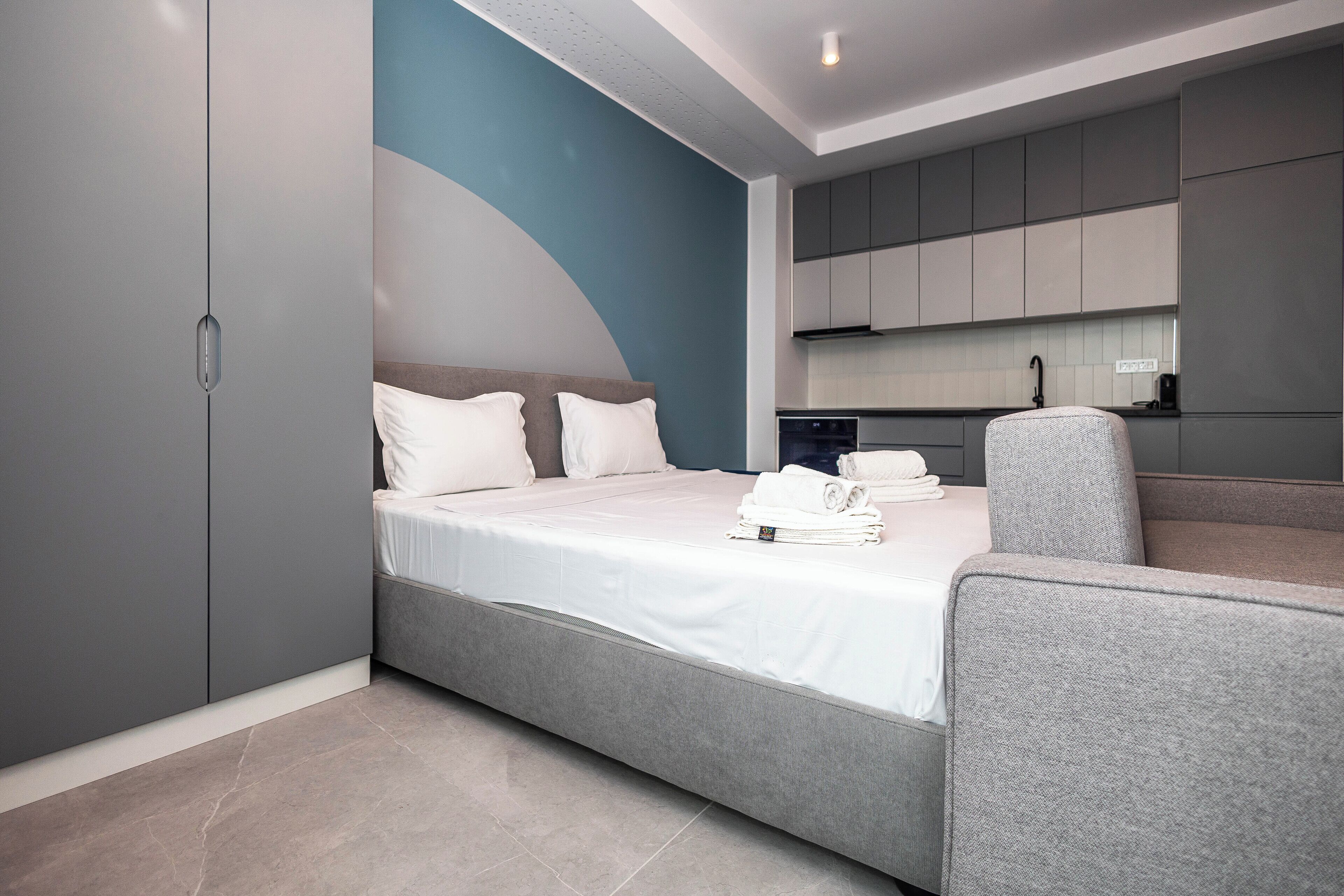 Comfort Studio, Partial Sea View | Individually decorated, individually furnished, bed sheets