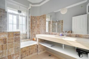 Een douche, een haardroger