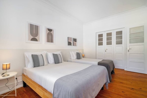 3 soverom, strykejern/-brett, reiseseng for barn og wi-fi