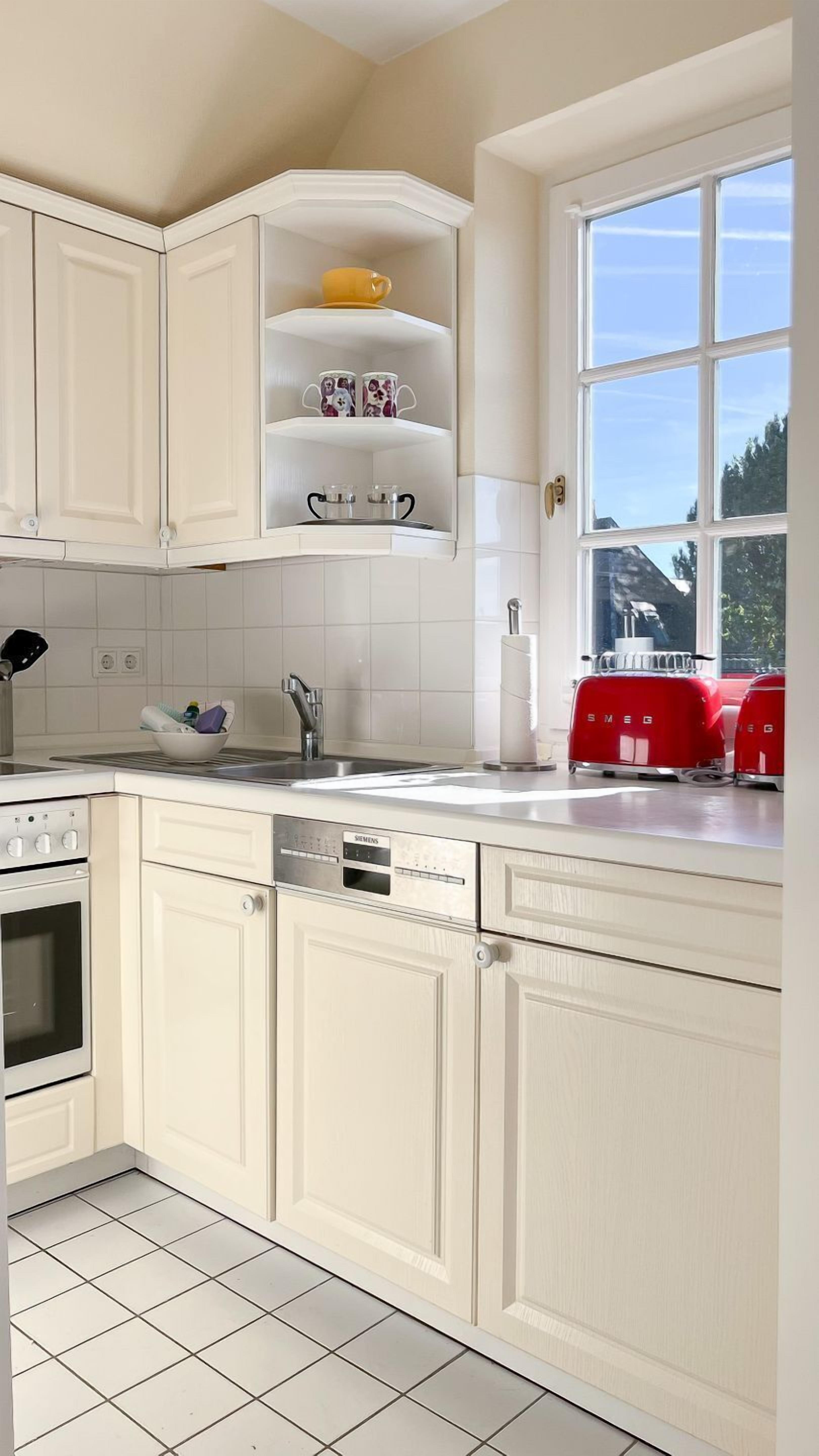 Kühlschrank, Ofen, Herdplatte, Wasserkocher