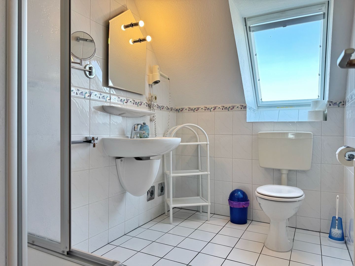 Dusche, Haartrockner, Handtücher