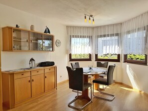 Unclassified image, 4 of 10, button