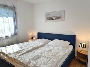 2 bedrooms, WiFi, bed sheets