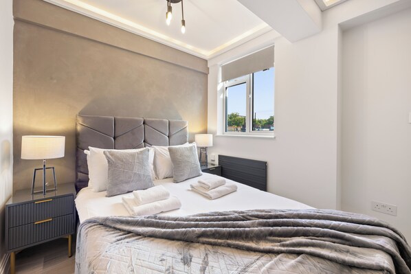 3 habitaciones, tabla de planchar con plancha, wifi y ropa de cama