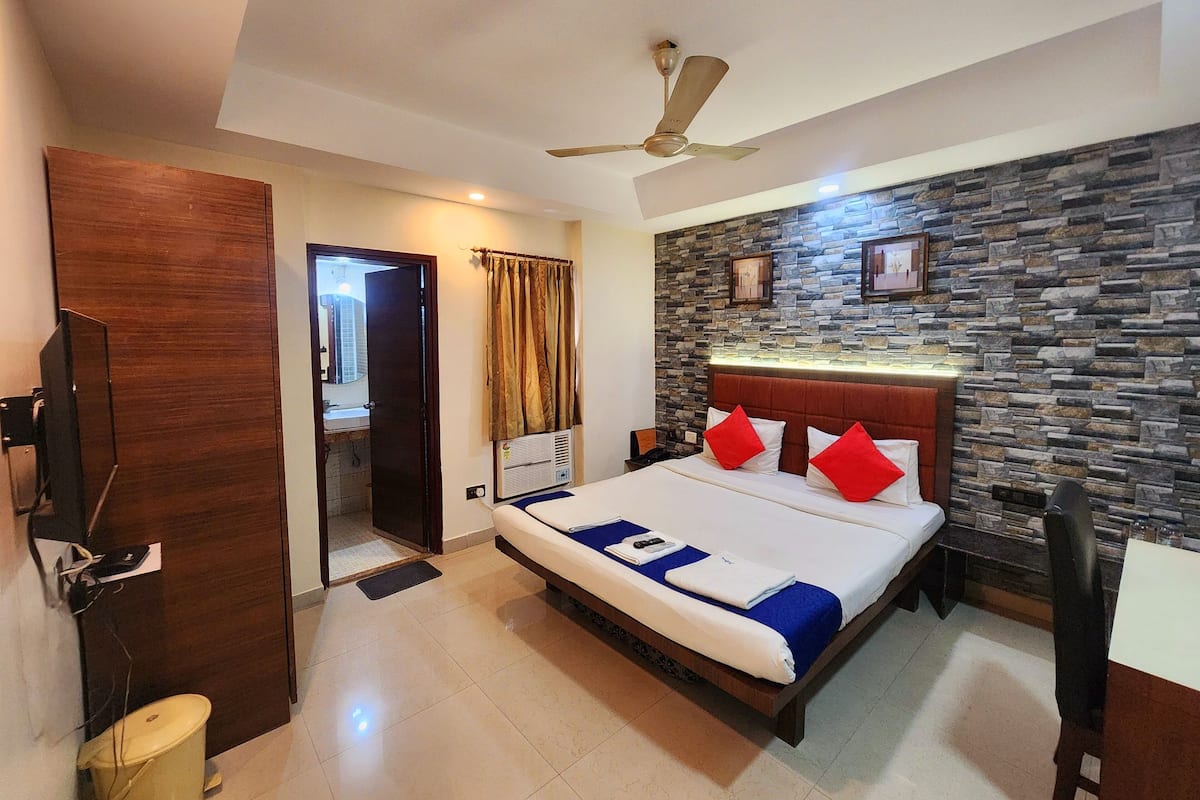 Premium Double Room, Balcony, City View | Free WiFi