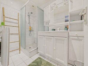 Shower, hair dryer - 400 m to the beach – House for 5 – Garden (Plougrescant)