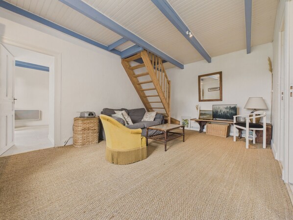 TV - 400 m to the beach – House for 5 – Garden (Plougrescant)