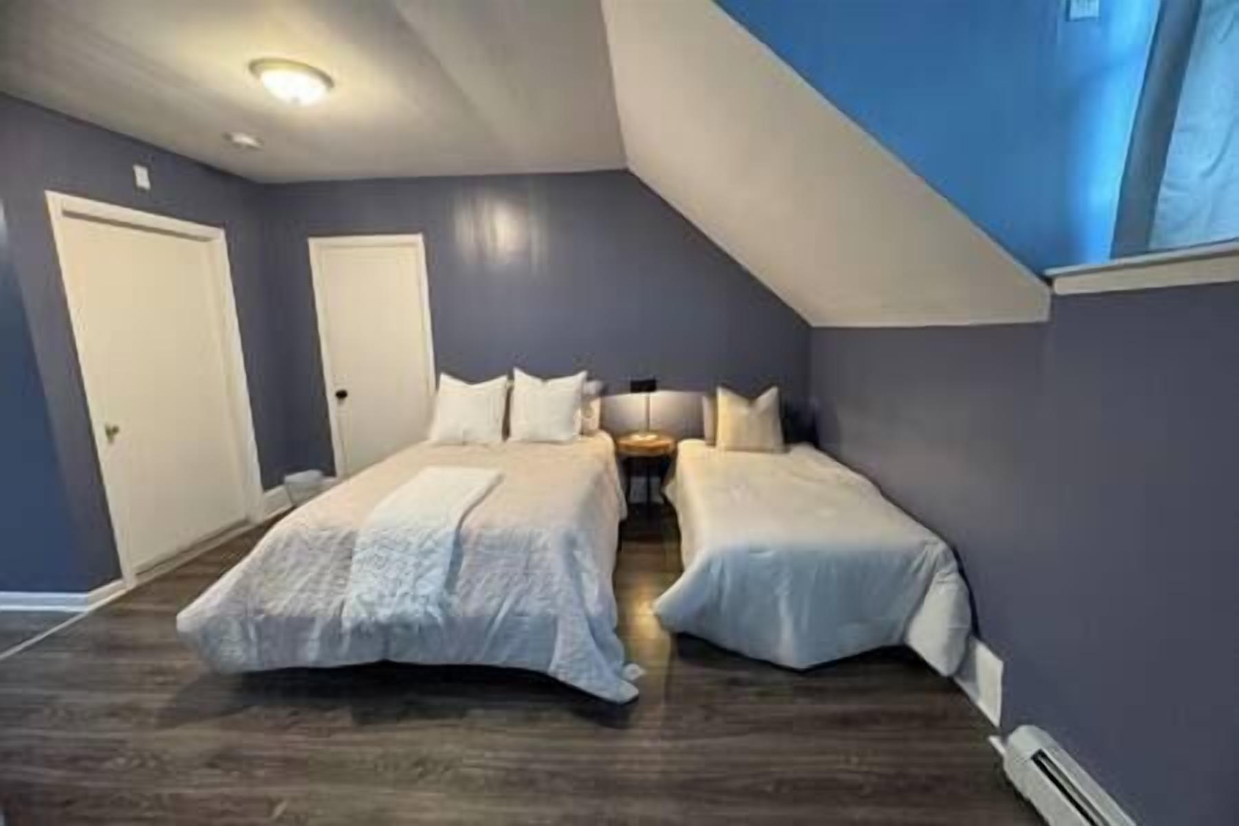 5 bedrooms, iron/ironing board, WiFi (free), bed sheets