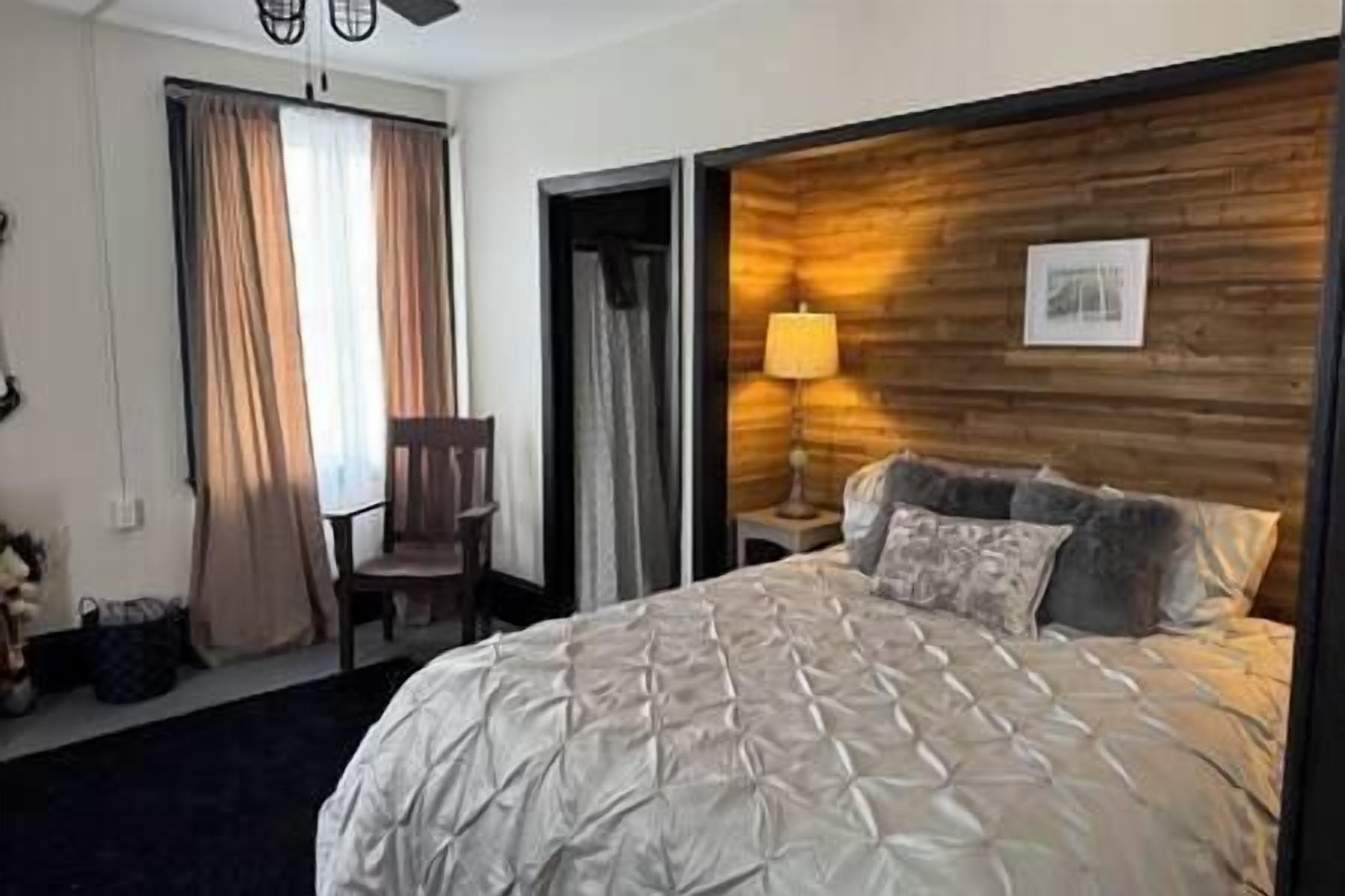 5 bedrooms, iron/ironing board, free WiFi, bed sheets