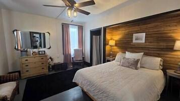5 bedrooms, iron/ironing board, free WiFi, bed sheets