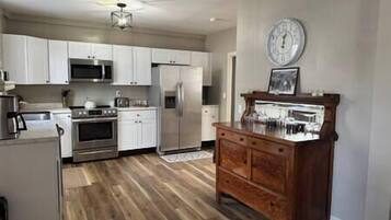 Coffee/tea maker, fridge, microwave, oven