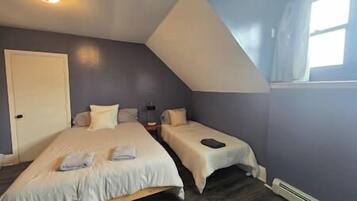 5 bedrooms, iron/ironing board, WiFi (free), bed sheets
