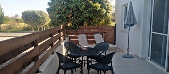 Ground Floor 2-bedroom apartment in delightful Polis Chrysochous with AC