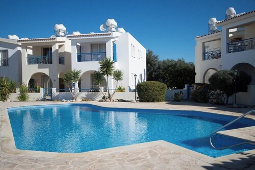 Ground Floor 2-bedroom apartment in delightful Polis Chrysochous with AC