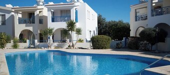 Ground Floor 2-bedroom apartment in delightful Polis Chrysochous with AC