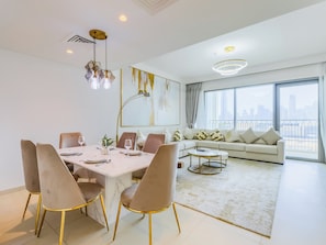 Luxury Apartment, Balcony, City View | In-room dining