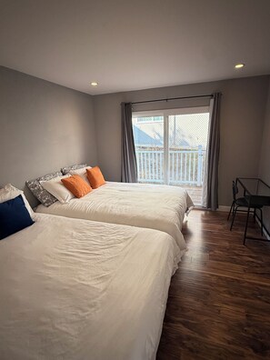 1 dormitorio, tabla de planchar con plancha, wifi y ropa de cama