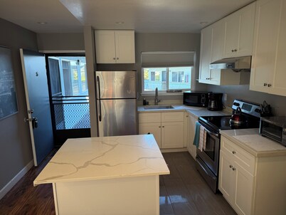 Come stay at our cozy rare find 1-bedroom apartment in Belmont