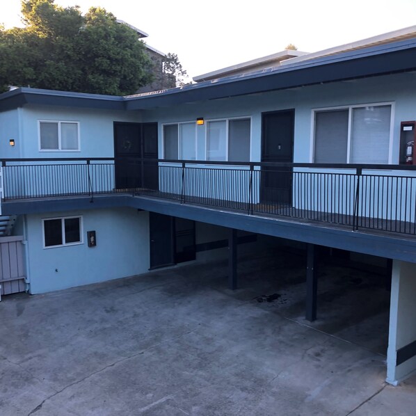 Exterior - Come stay at our cozy rare find 1-bedroom apartment in Belmont (Belmont)