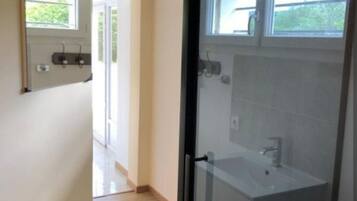 Een douche, handdoeken