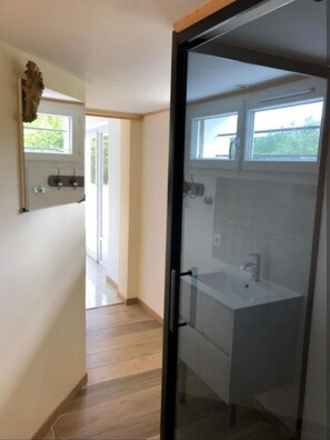 Shower, towels - Charming country studio (Dolmayrac)