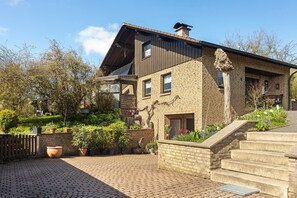 Exterior - Holiday Apartment 'Stork' with Shared Garden (Möhnesee)