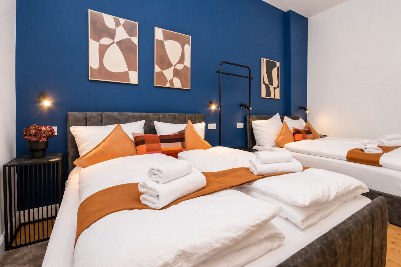 1 Schlafzimmer, Schreibtisch, Bügeleisen/Bügelbrett, Reisekinderbett