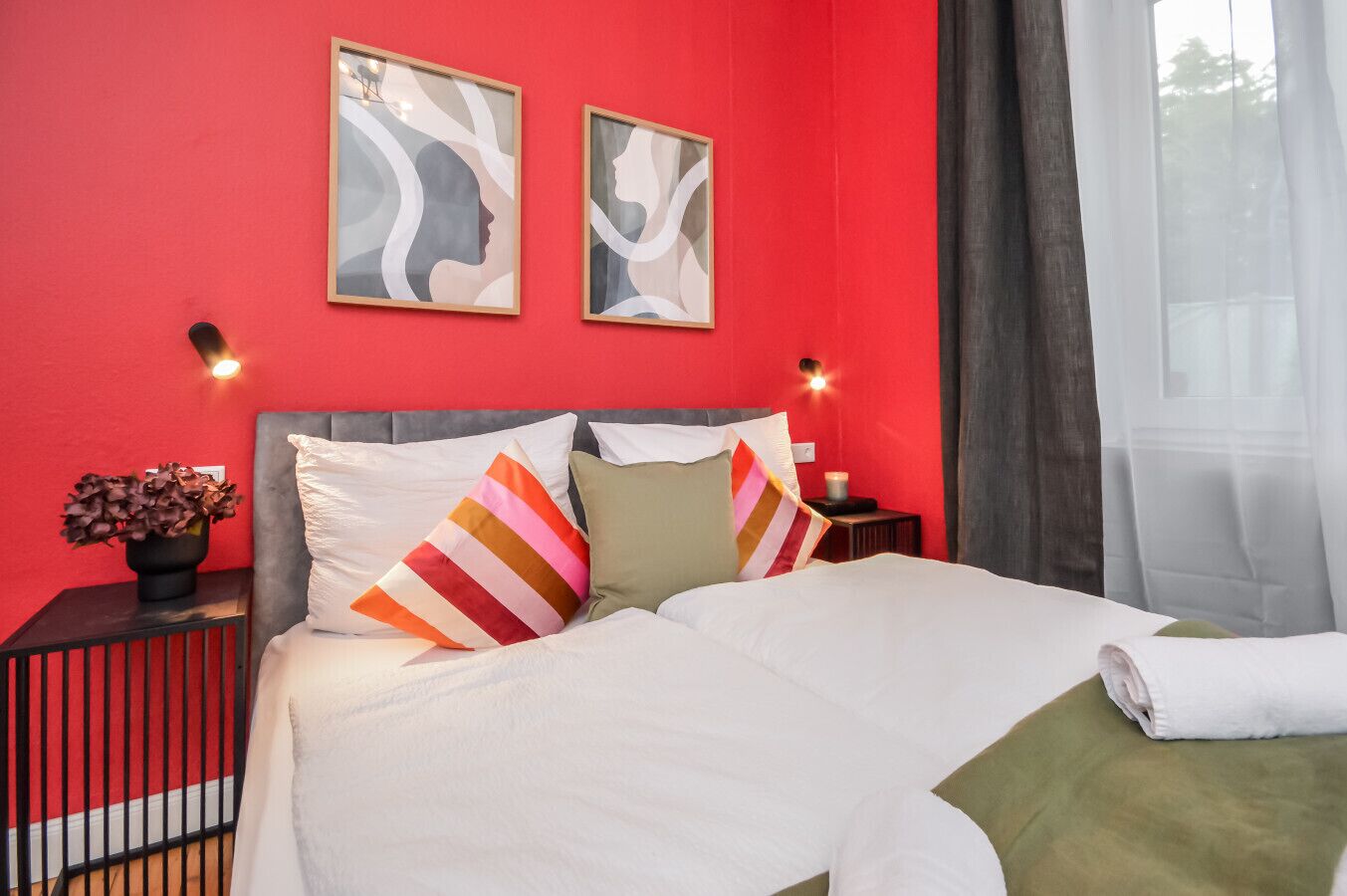 1 Schlafzimmer, Schreibtisch, Bügeleisen/Bügelbrett, Reisekinderbett