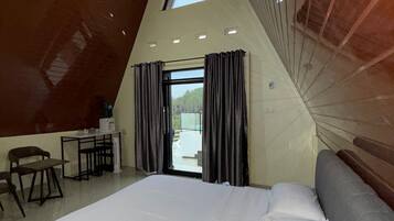 ห้องเบสิก | โต๊ะทำงาน, Wi-Fi ฟรี, ผ้าปูที่นอน