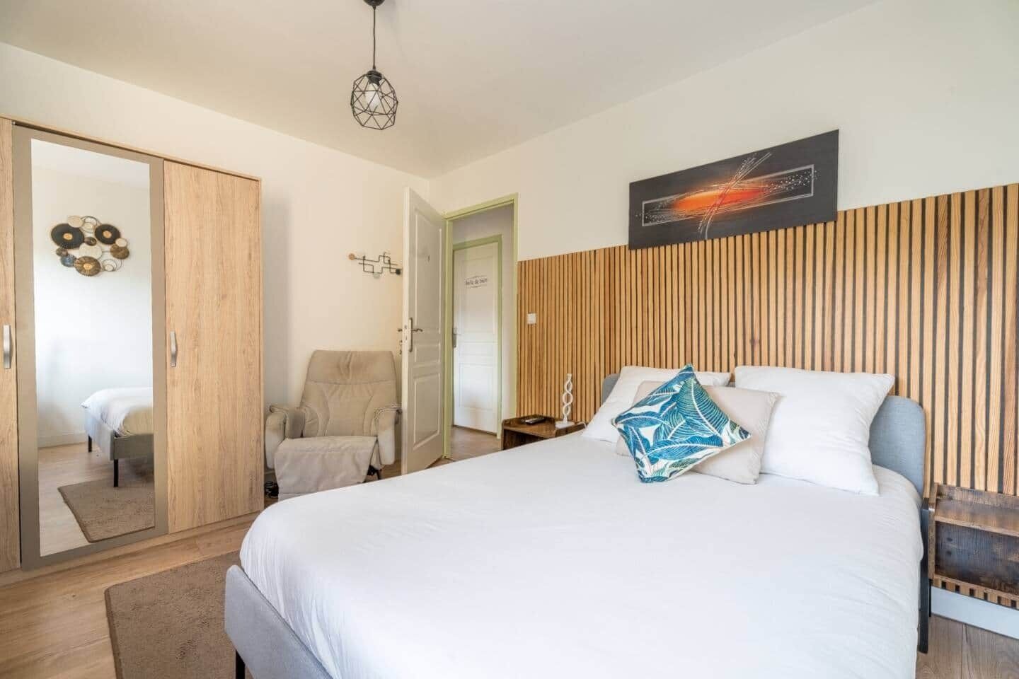 1 slaapkamer, een strijkplank/strijkijzer, wifi, beddengoed