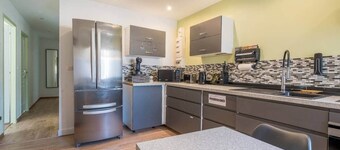 16. Private room 13m ² - Wifi - Aparthotel 120m² - France