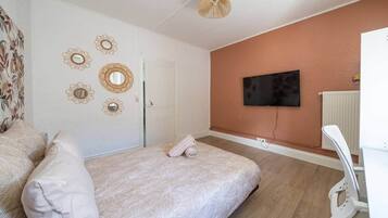 2 chambres, fer et planche à repasser, Wi-Fi, draps fournis