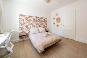 2 chambres, fer et planche à repasser, Wi-Fi, draps fournis