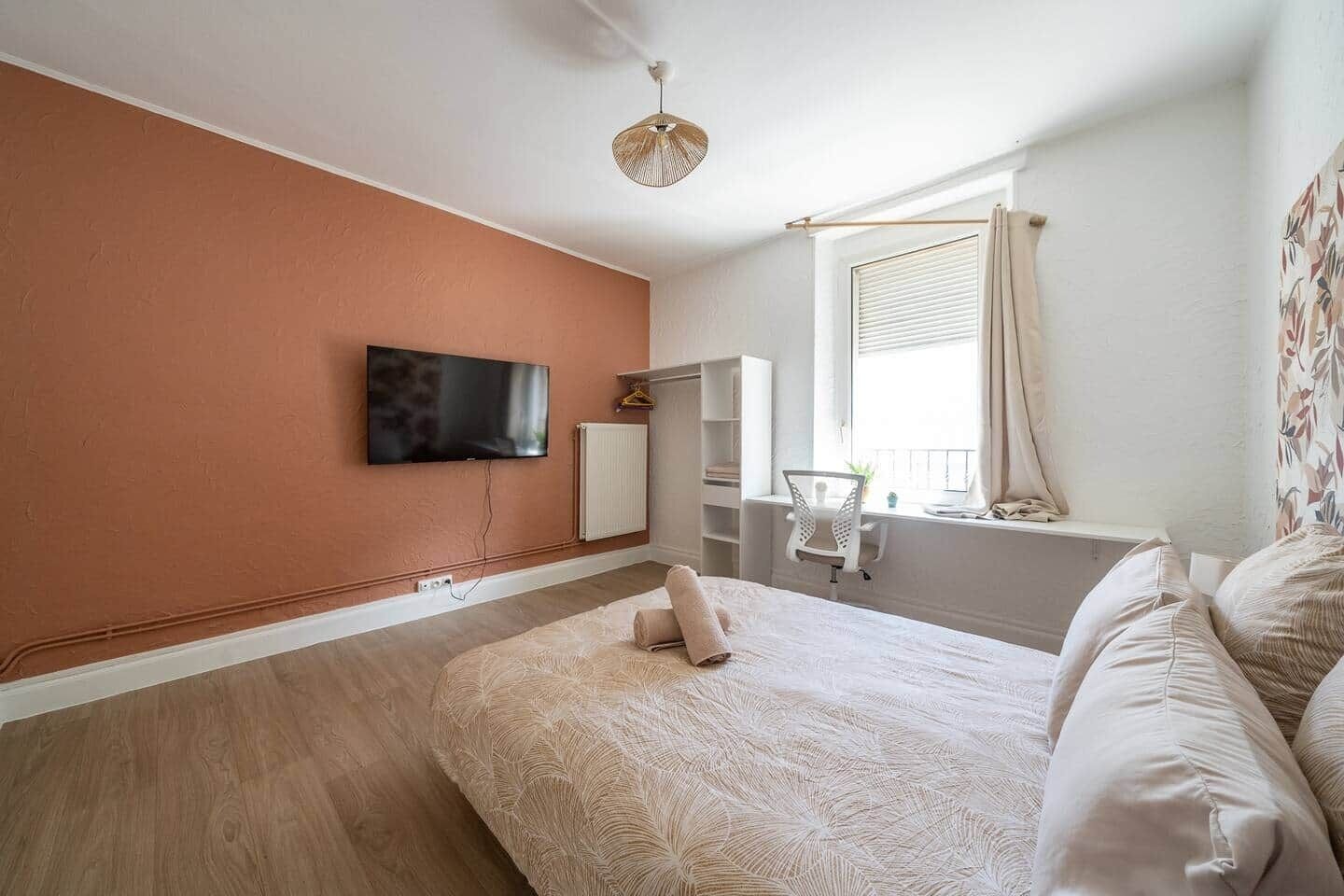 2 dormitorios, tabla de planchar con plancha, wifi y ropa de cama