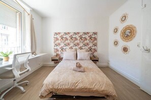 2 chambres, fer et planche à repasser, Wi-Fi, draps fournis