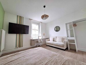 2 slaapkamers, een strijkplank/strijkijzer, wifi, beddengoed