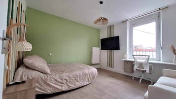 2 bedrooms, iron/ironing board, WiFi, bed sheets