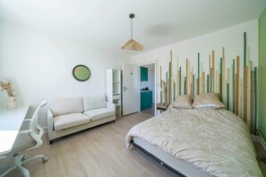 2 bedrooms, iron/ironing board, WiFi, bed sheets