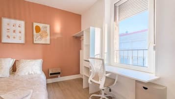 2 quartos, ferros/tábuas de passar roupa, Wi-Fi, roupa de cama