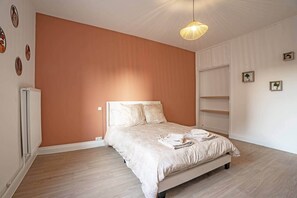 2 makuuhuonetta, silitysrauta/-lauta, Wi-Fi, vuodevaatteet