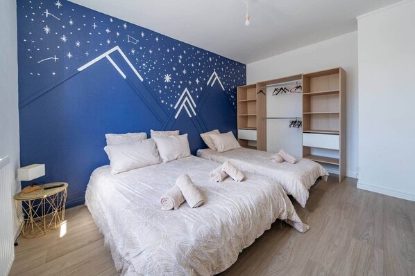 2 chambres, fer et planche à repasser, Wi-Fi, draps fournis